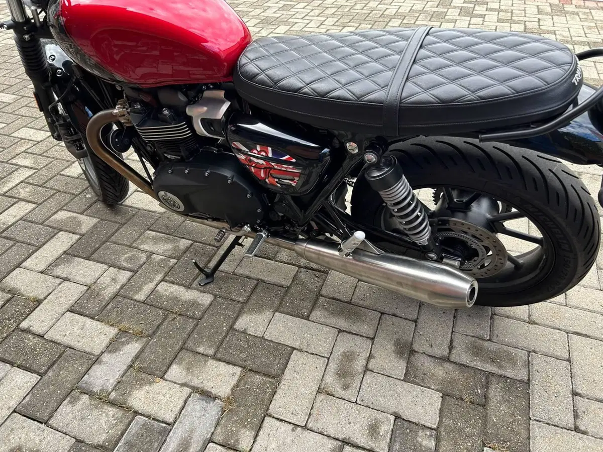 Triumph Speed Twin 900 Stealth Edition (2024) (4)