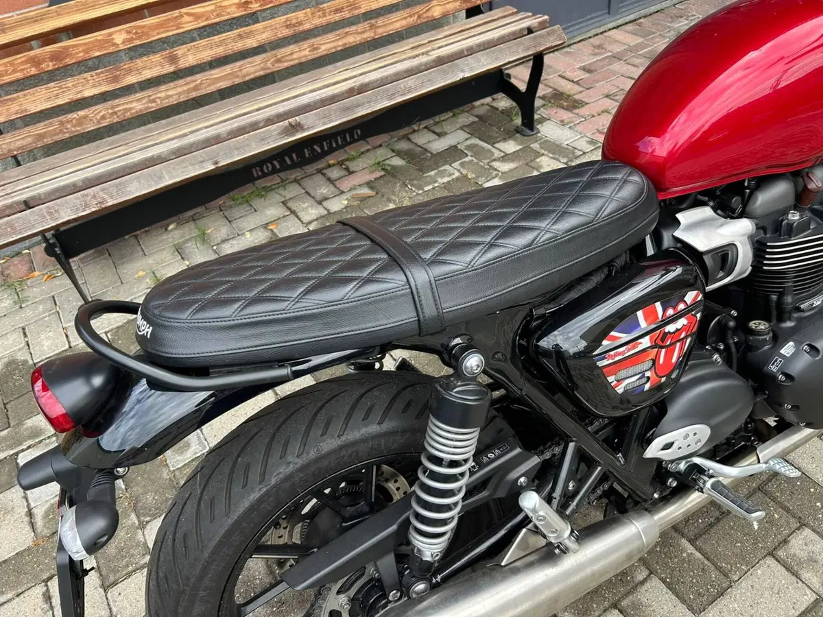 Triumph Speed Twin 900 Stealth Edition (2024) (5)