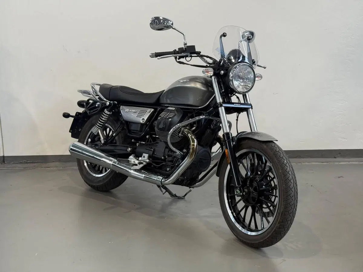 Moto Guzzi V9 Roamer (2021 - 24) (3)