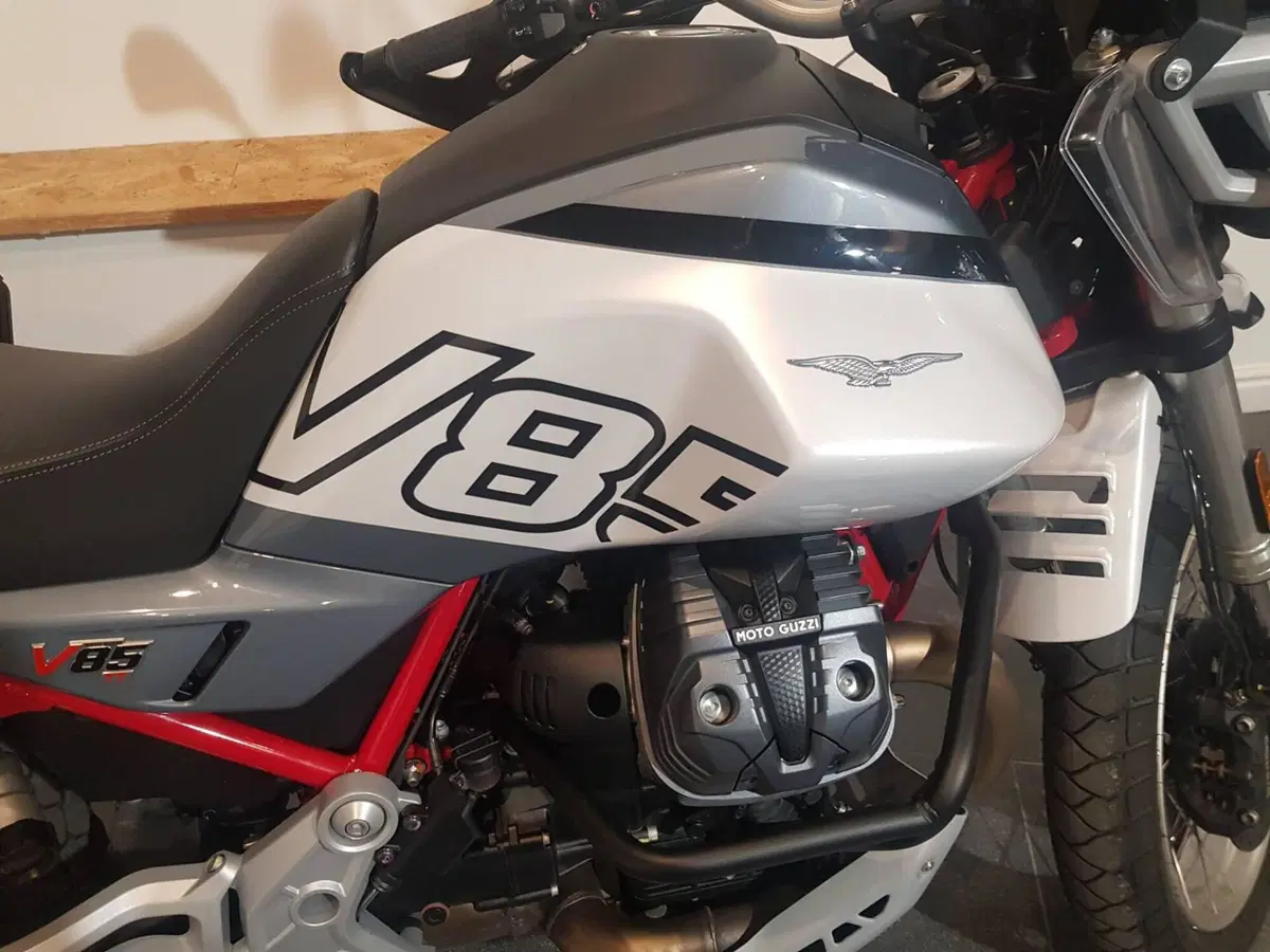 Moto Guzzi V85 TT (2024 - 26) (3)