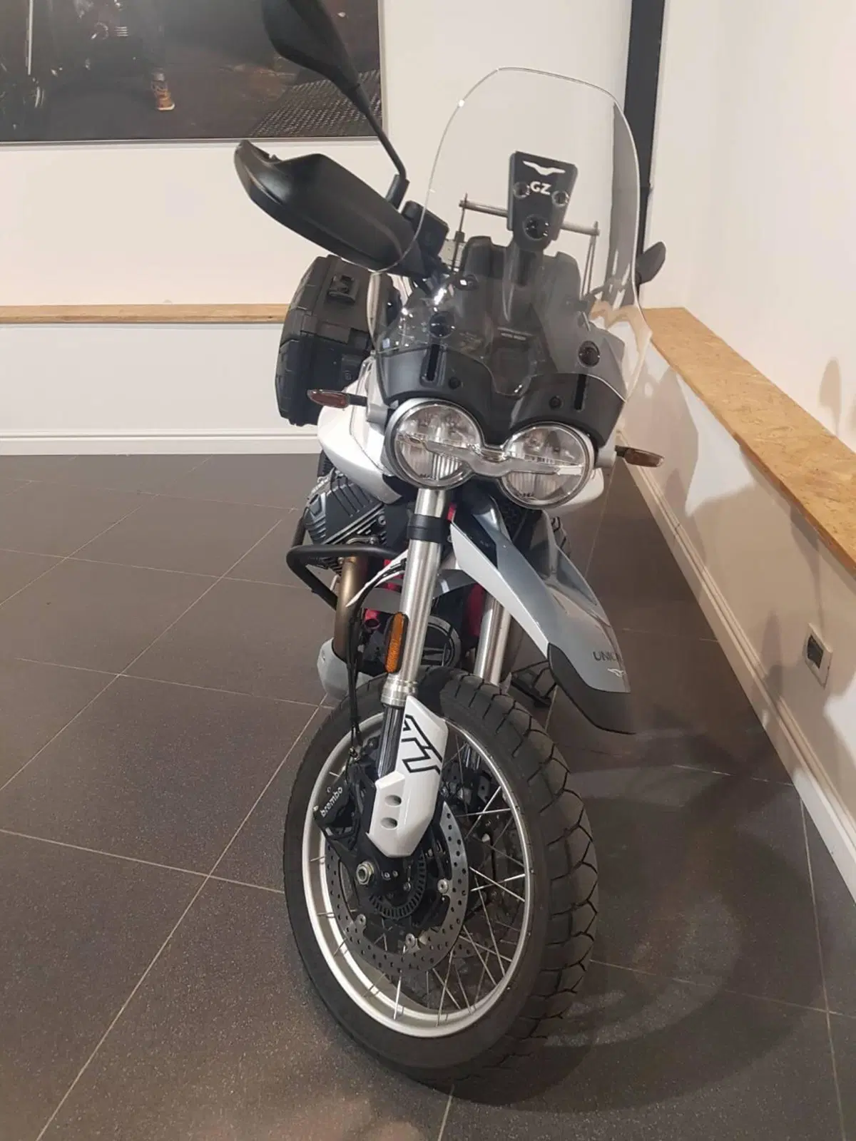 Moto Guzzi V85 TT (2024 - 26) (5)