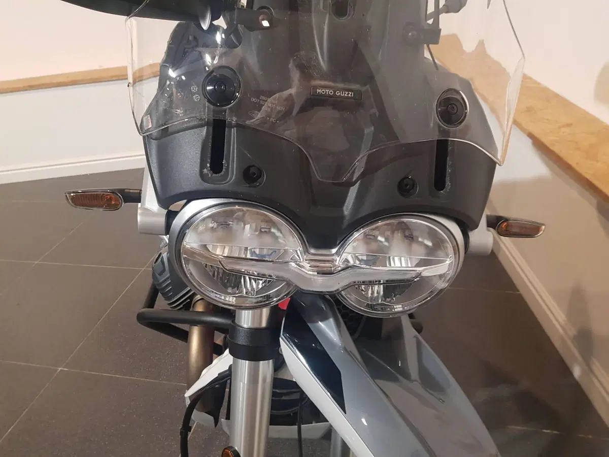 Moto Guzzi V85 TT (2024 - 26) (6)