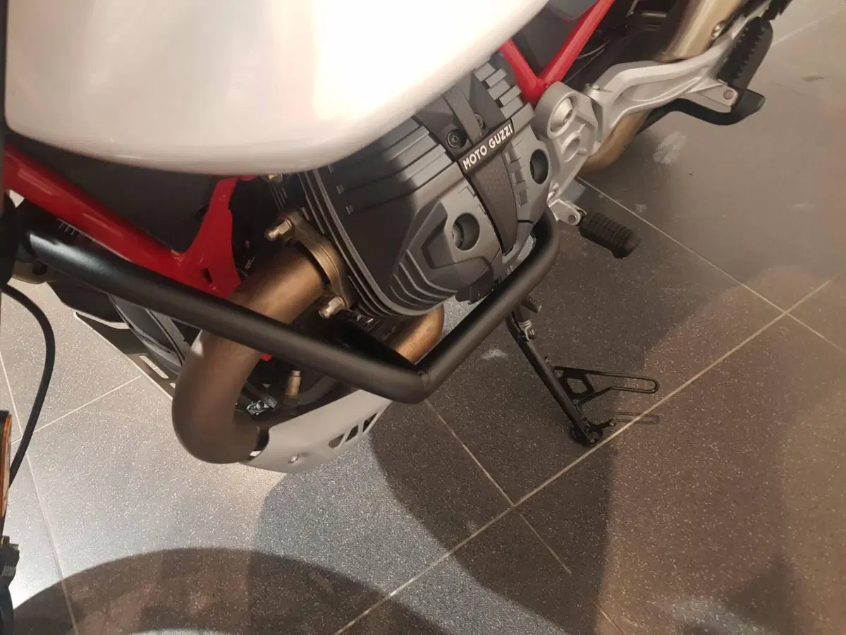 Moto Guzzi V85 TT (2024 - 26) (8)