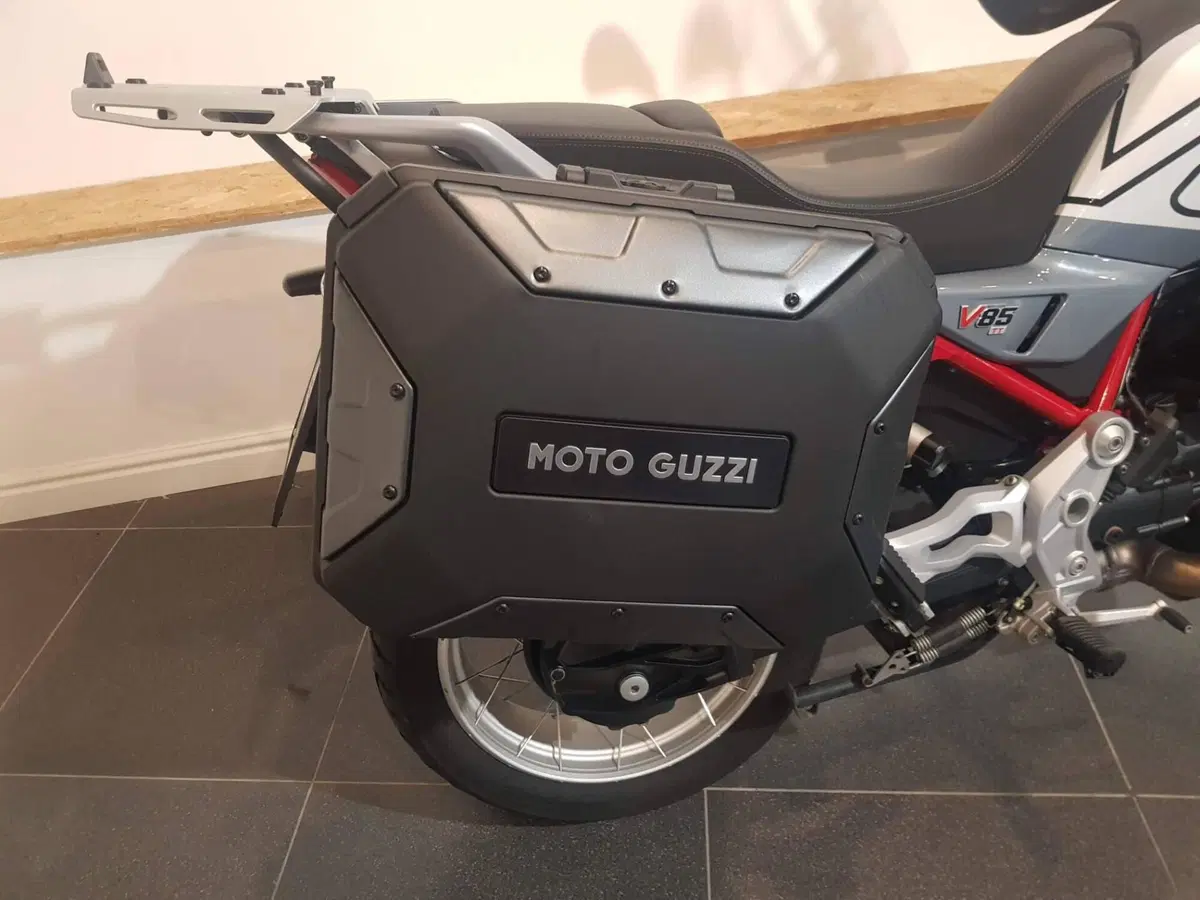Moto Guzzi V85 TT (2024 - 26) (10)