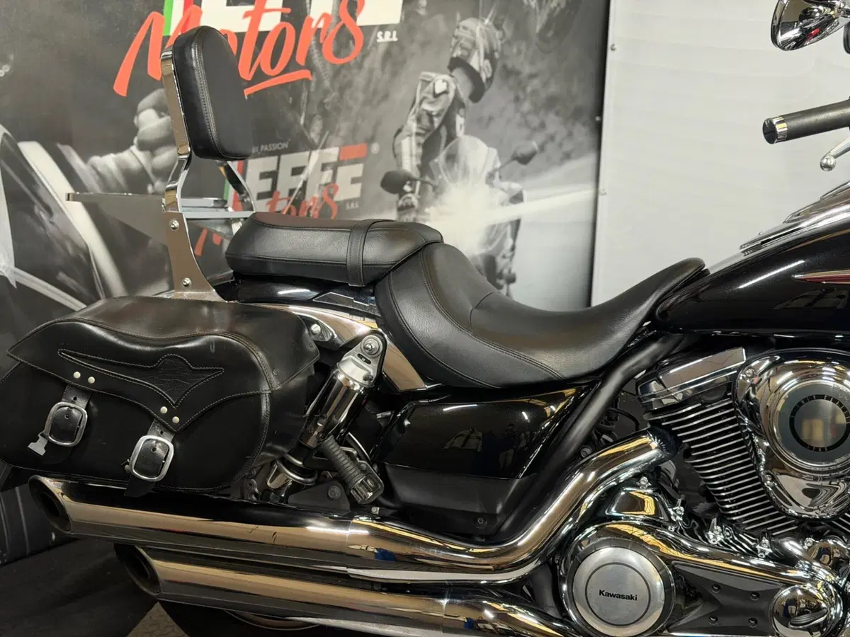 Kawasaki Vulcan VN 1700 Classic (2009 - 11) (4)