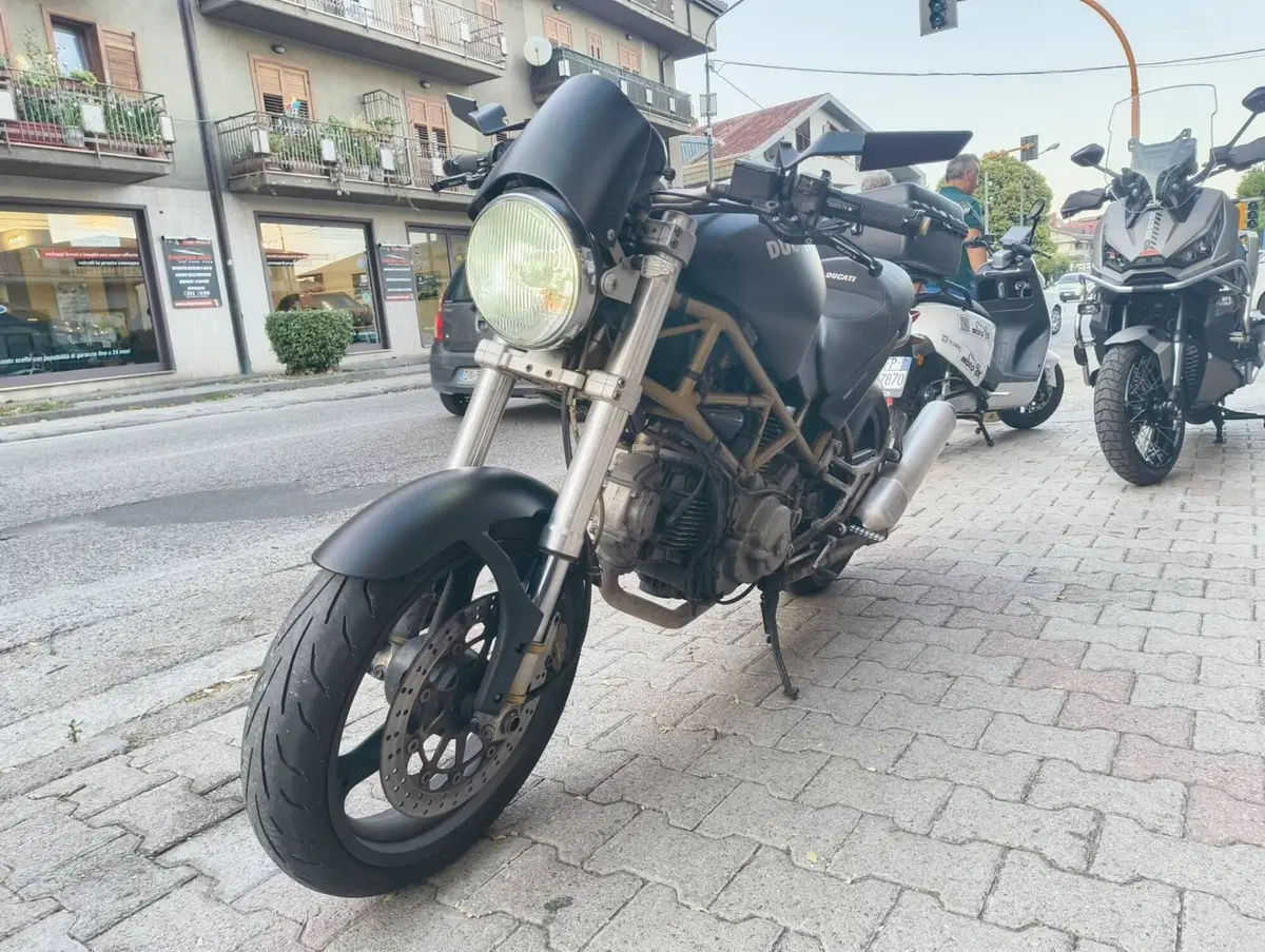 Ducati Monster 600 Dark (1998 - 01) (4)