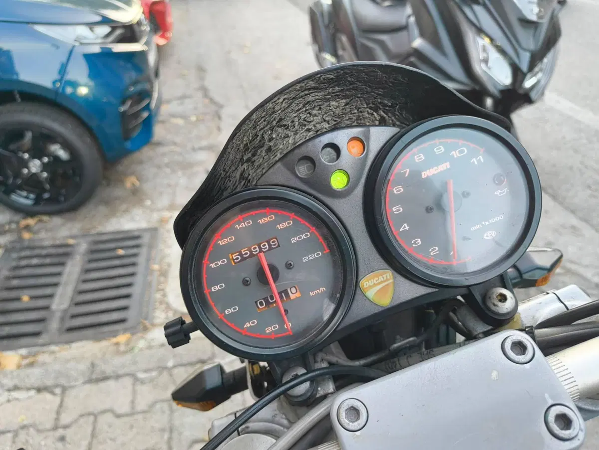 Ducati Monster 600 Dark (1998 - 01) (7)