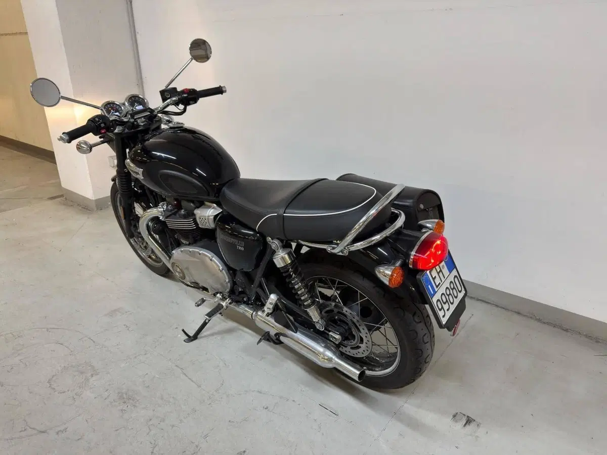 Triumph Bonneville T100 (2017 - 20) (5)