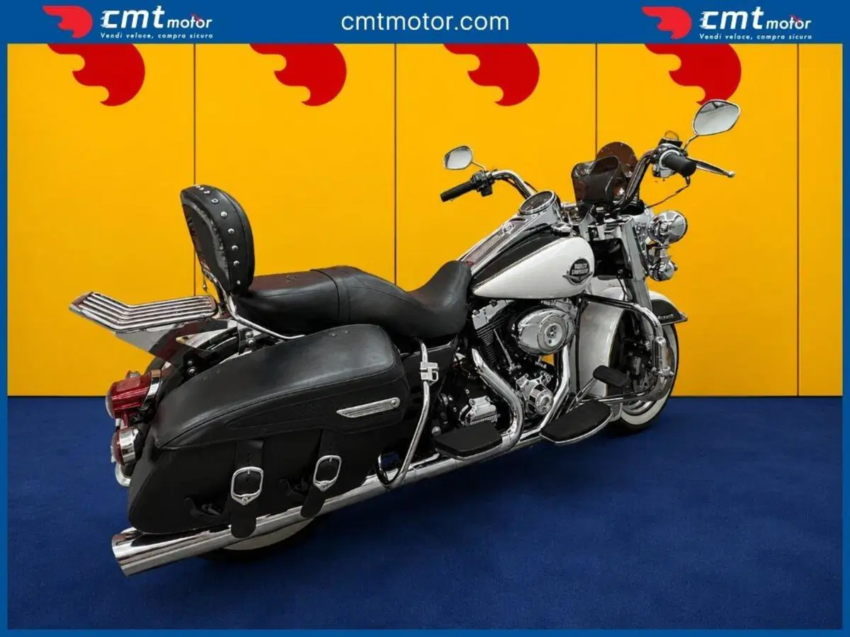 Harley-Davidson 1584 Road King Classic (2007 - 10) - FLHRC (3)