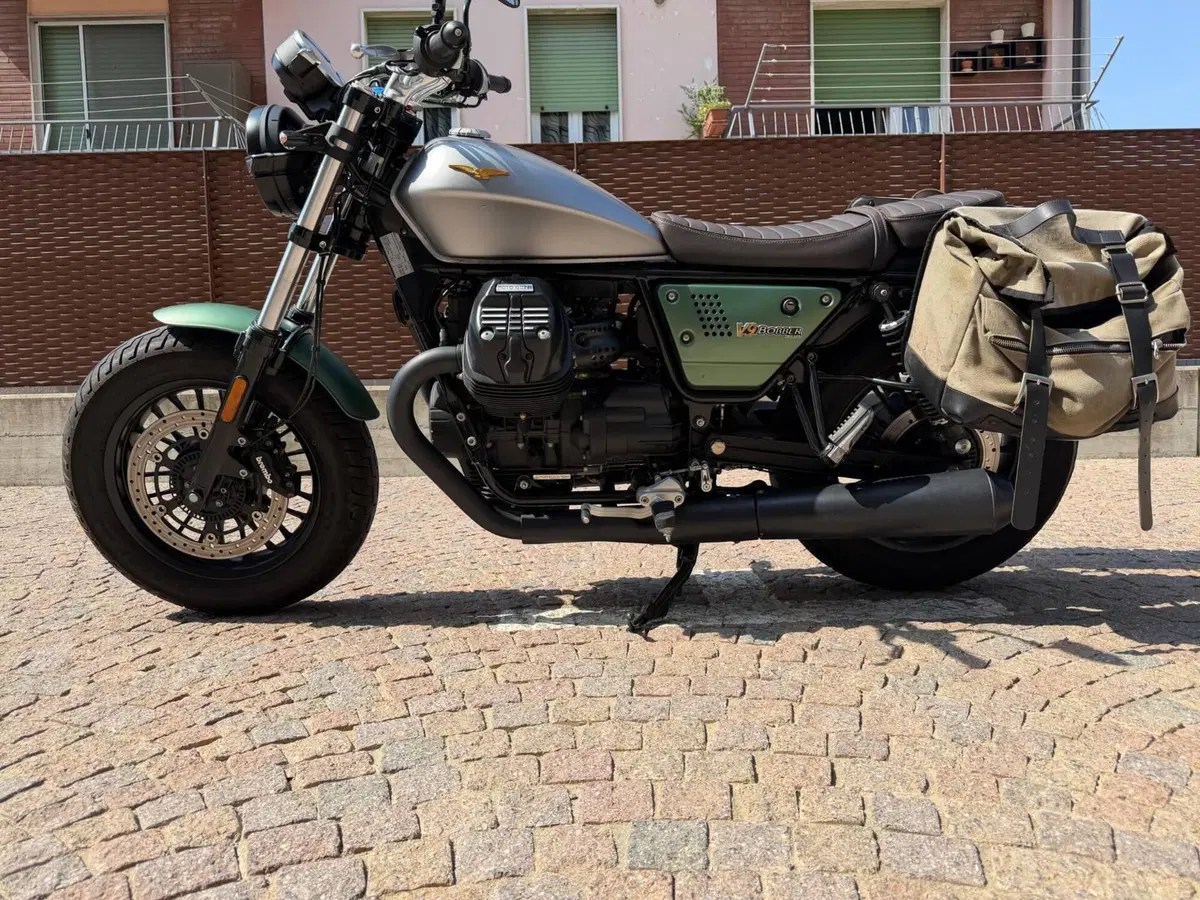 Moto Guzzi V9 Bobber Centenario (2021 - 22)