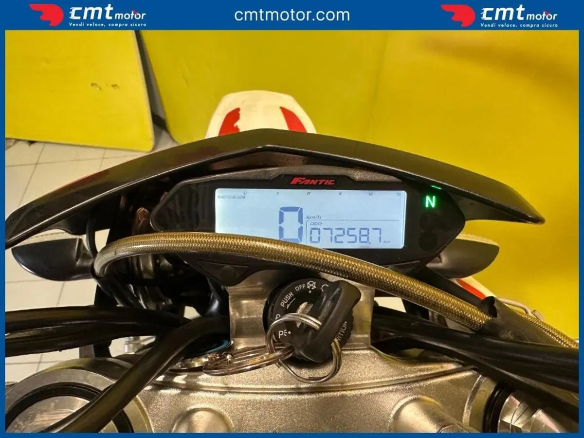 Fantic Motor XMF 125 Motard Performance 4T (2023 - 24) (5)
