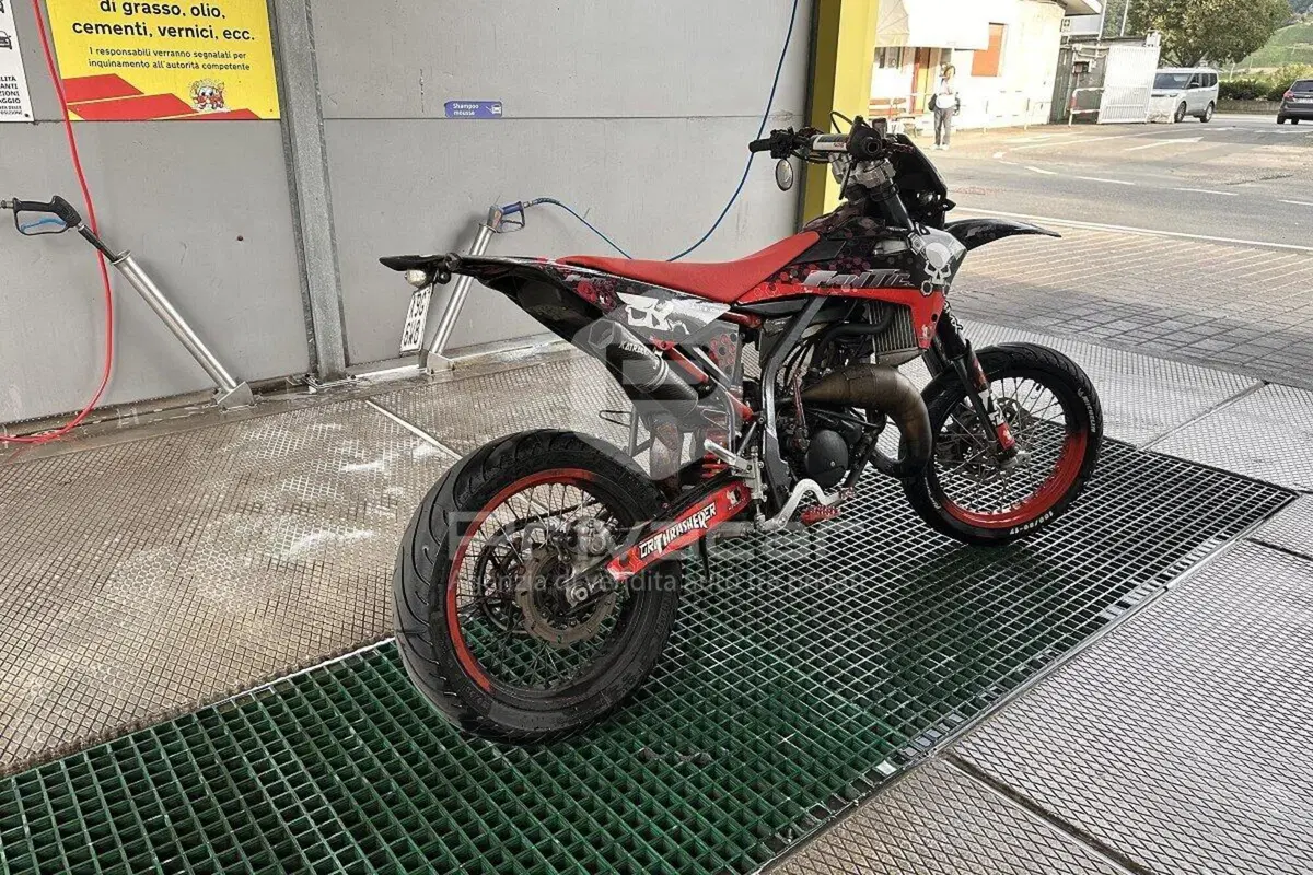 Fantic Motor Motard 50 Performance 2t (2020) (3)