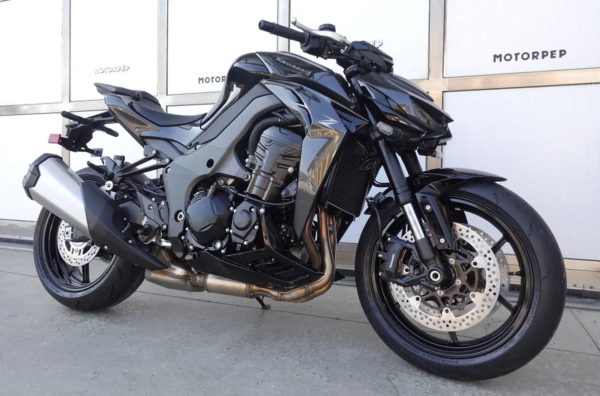 Kawasaki Z 1100 (2026) (2)