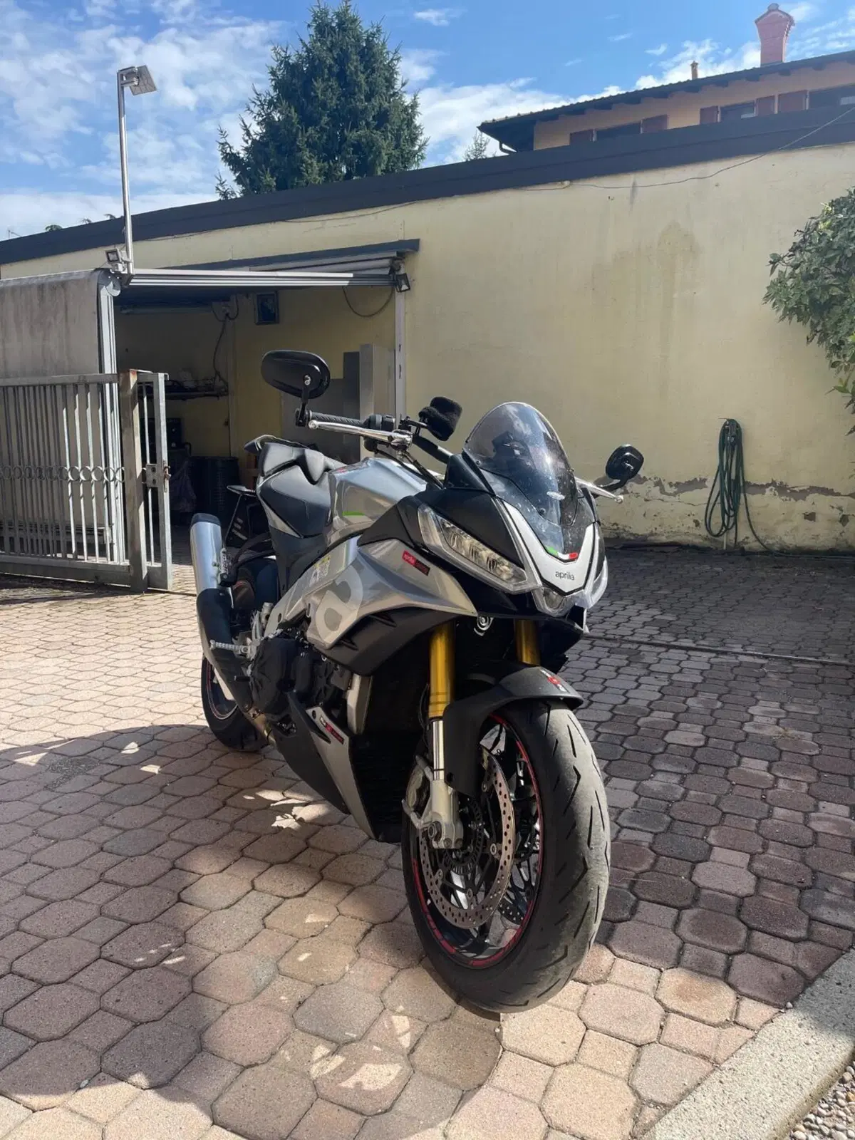 Aprilia Tuono V4 (2021 - 24) (2)
