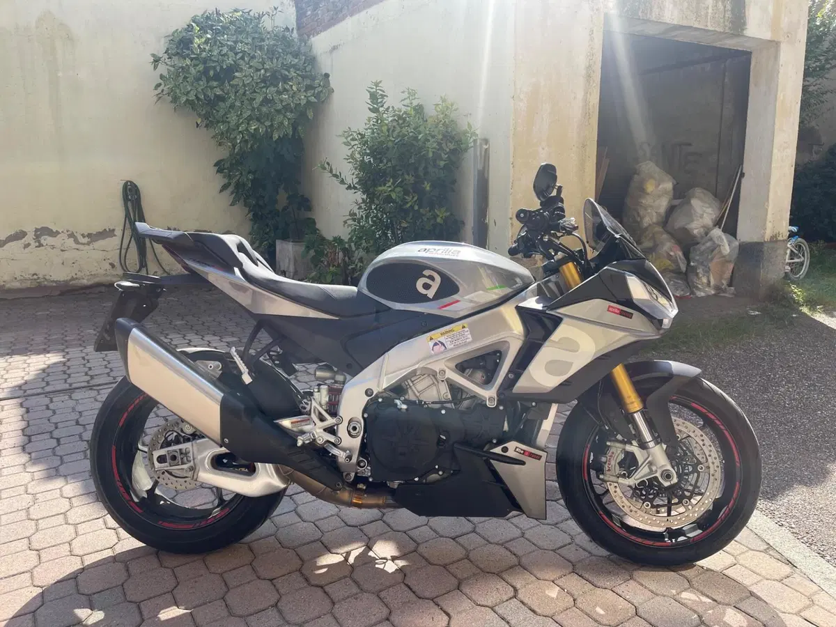 Aprilia Tuono V4 (2021 - 24) (3)