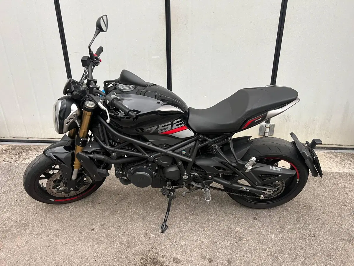 Benelli 752 S (2022 - 25) (2)