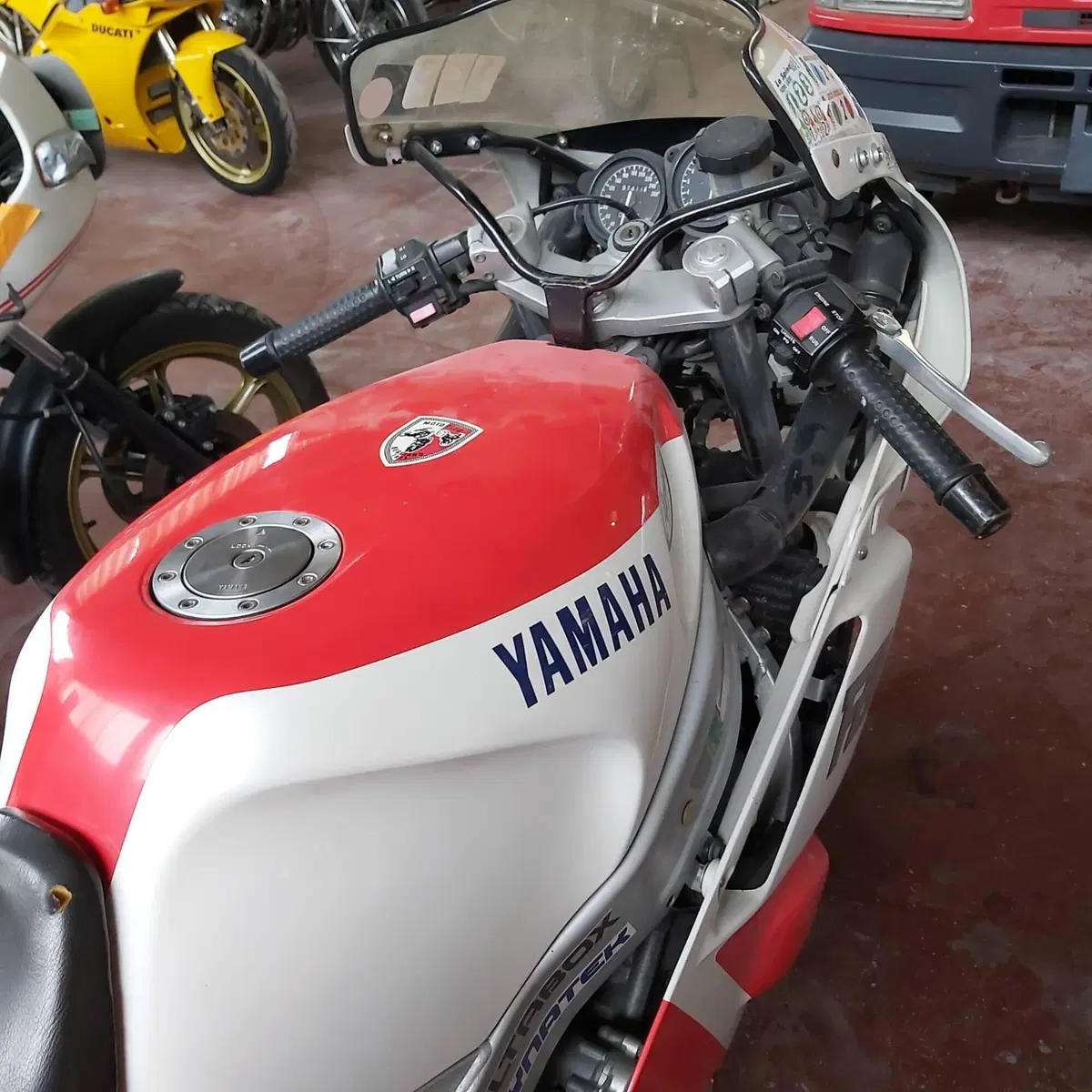 Yamaha FZR 600 (1989 - 90) (4)