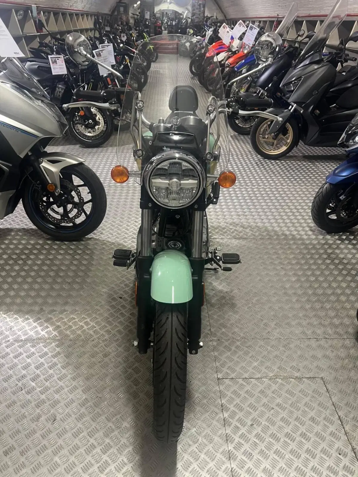Royal Enfield Meteor 350 Aurora (2024 - 26) (3)