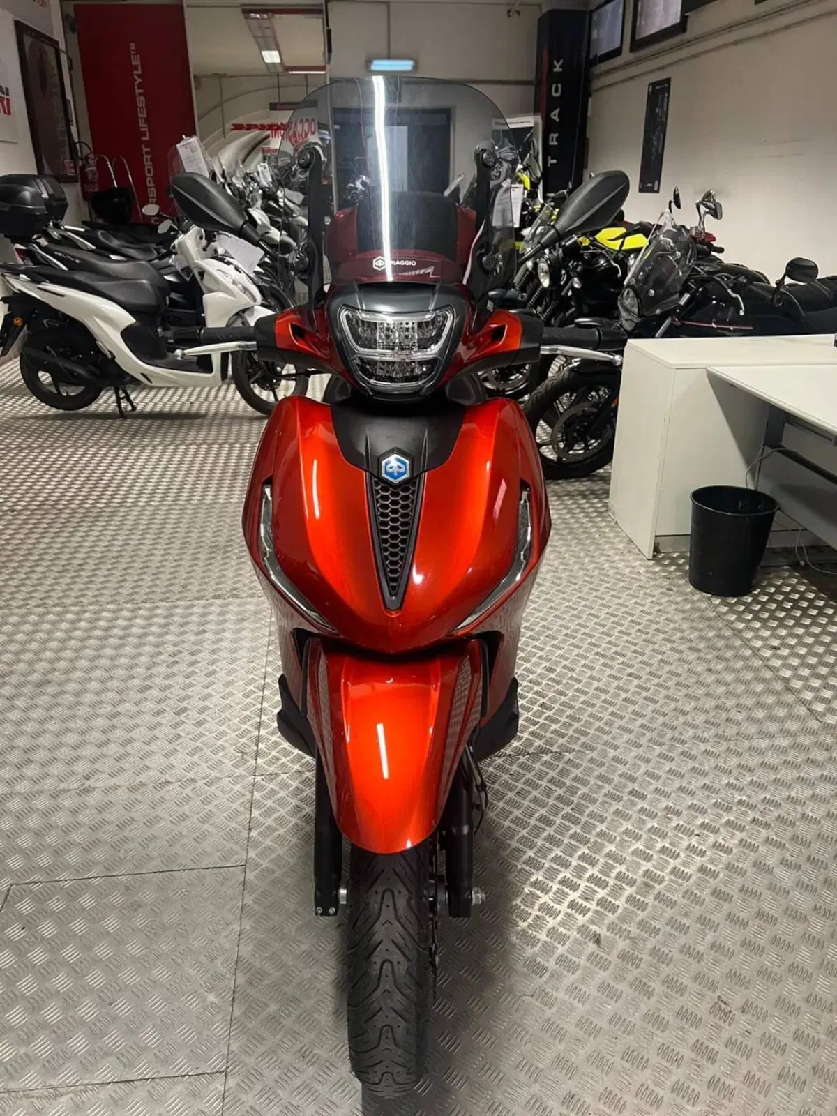 Piaggio Beverly 300 Hpe (2021) (3)