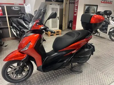 Piaggio Beverly 300 Hpe (2021) usata