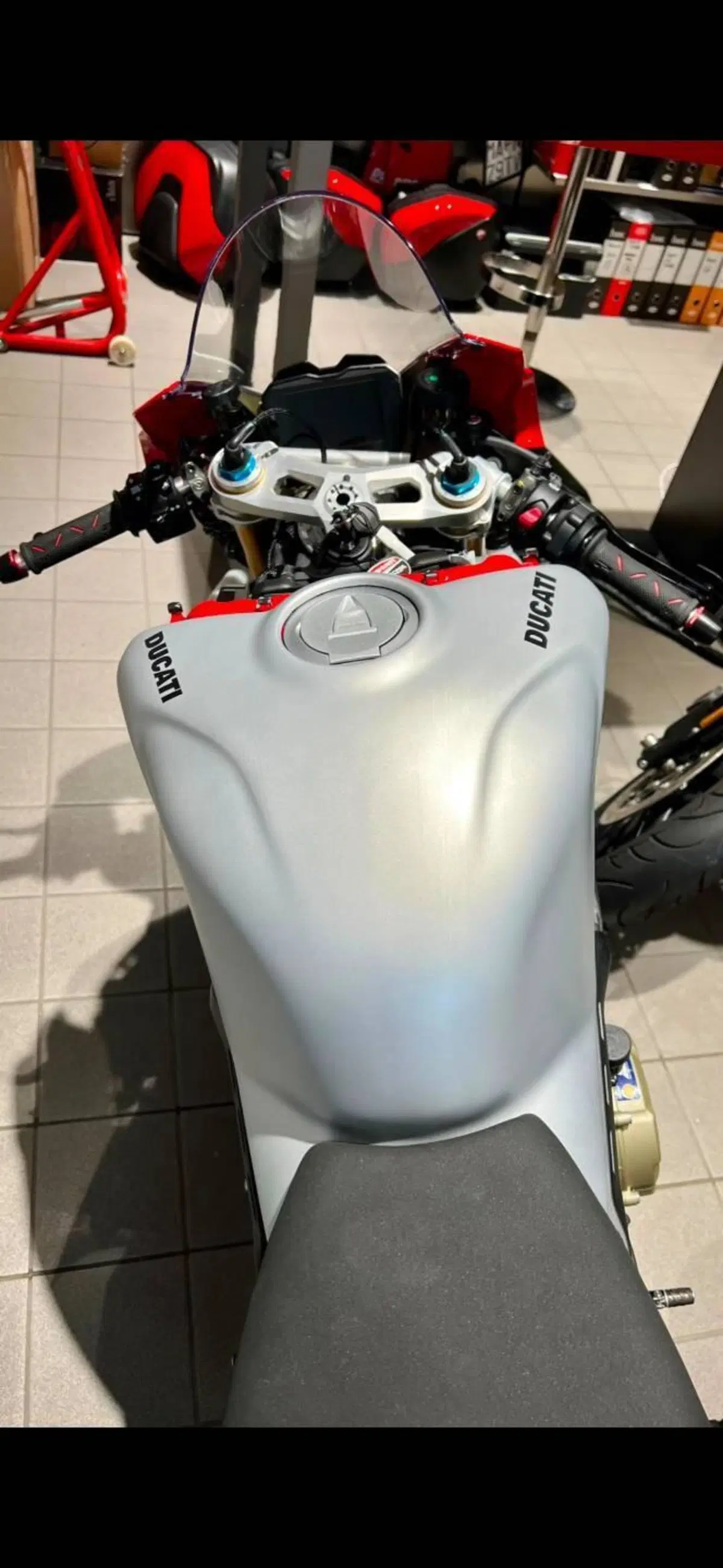 Ducati Panigale V4 S (2022 - 24) (4)