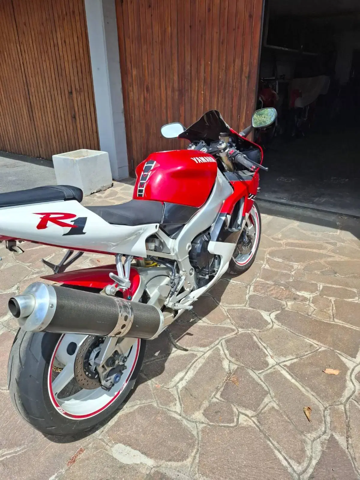 Yamaha YZF R1 (1998 - 99) (9)