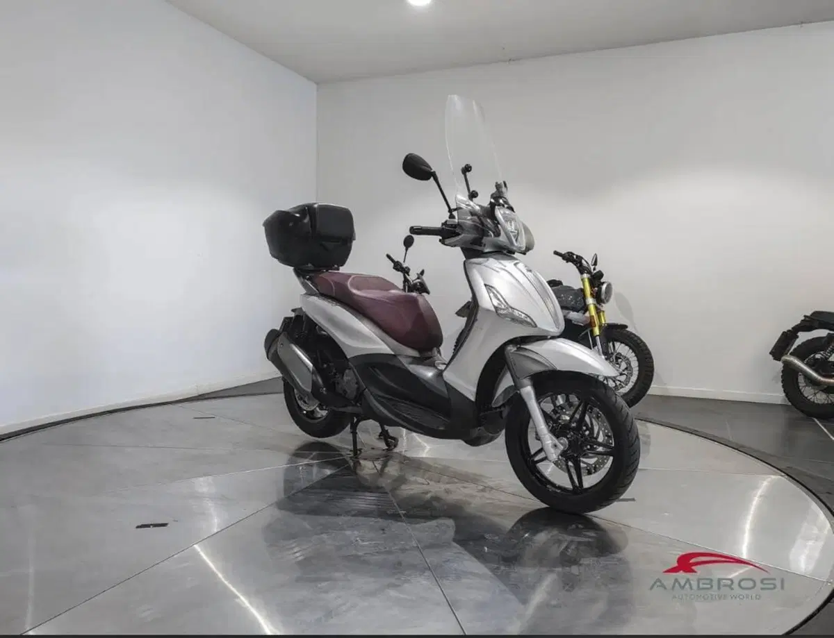 Piaggio Beverly 350 ABS (2016 - 20) (2)