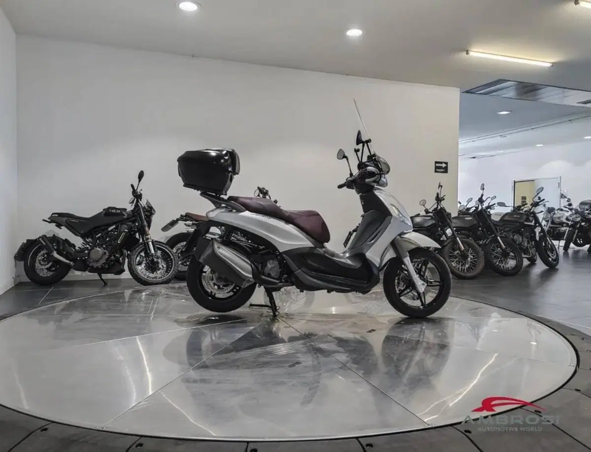 Piaggio Beverly 350 ABS (2016 - 20) (4)