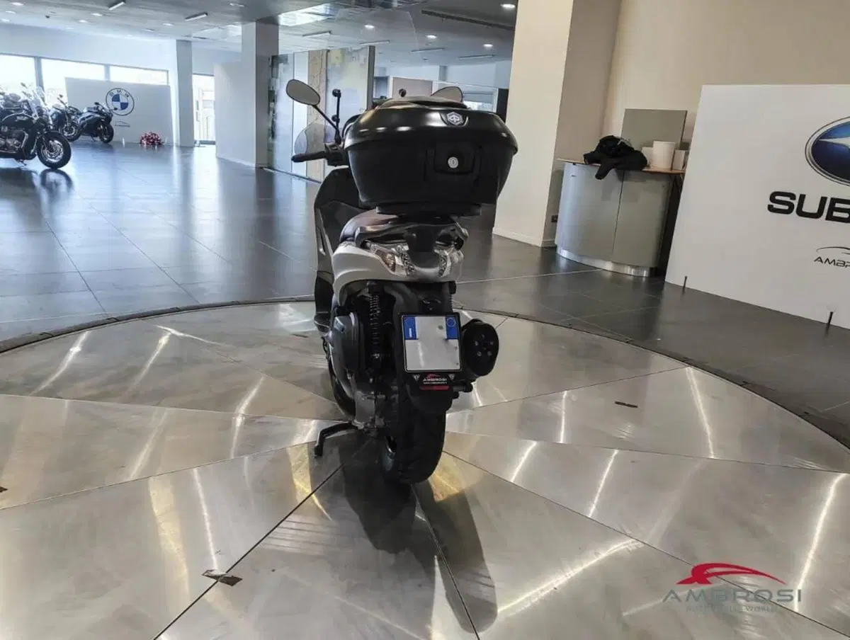 Piaggio Beverly 350 ABS (2016 - 20) (7)
