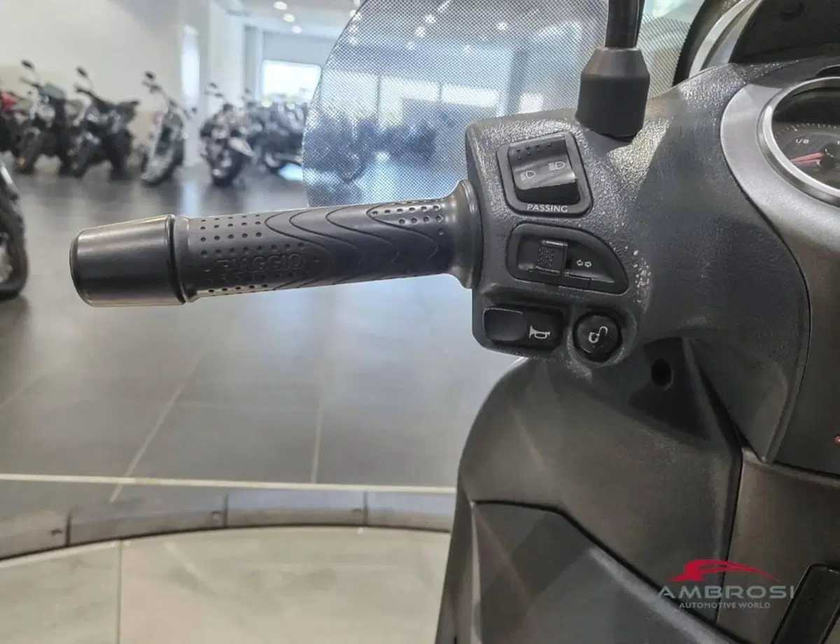 Piaggio Beverly 350 ABS (2016 - 20) (9)