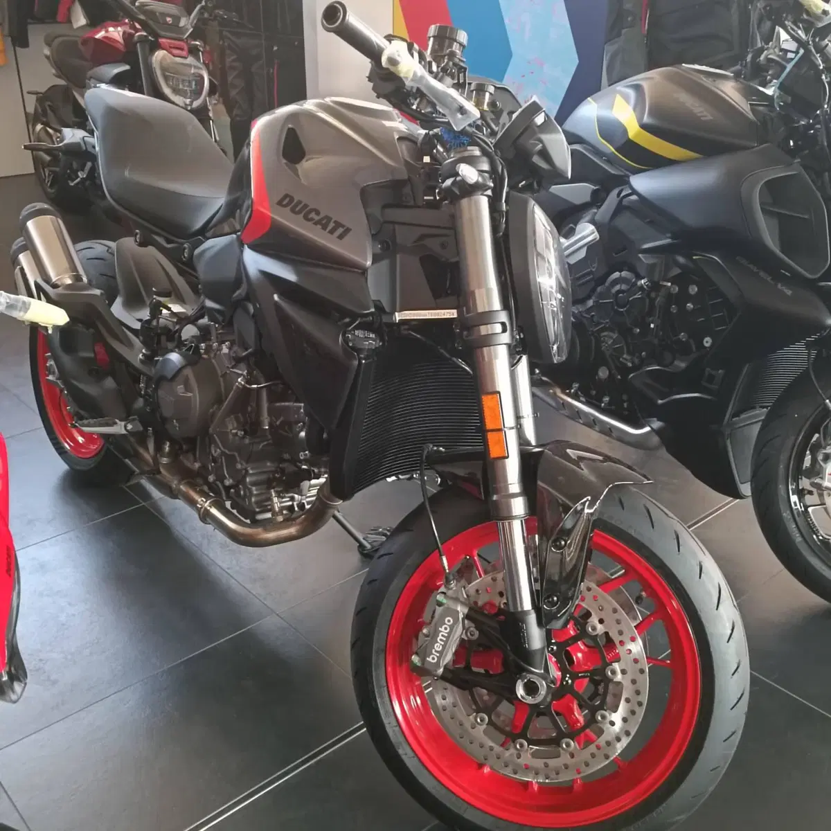 Ducati Monster 890 (2026) (2)