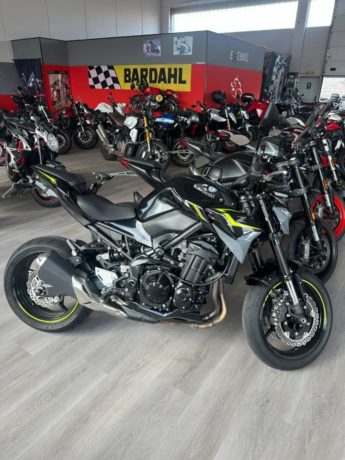 Kawasaki Z 900 (2021 - 24) (2)