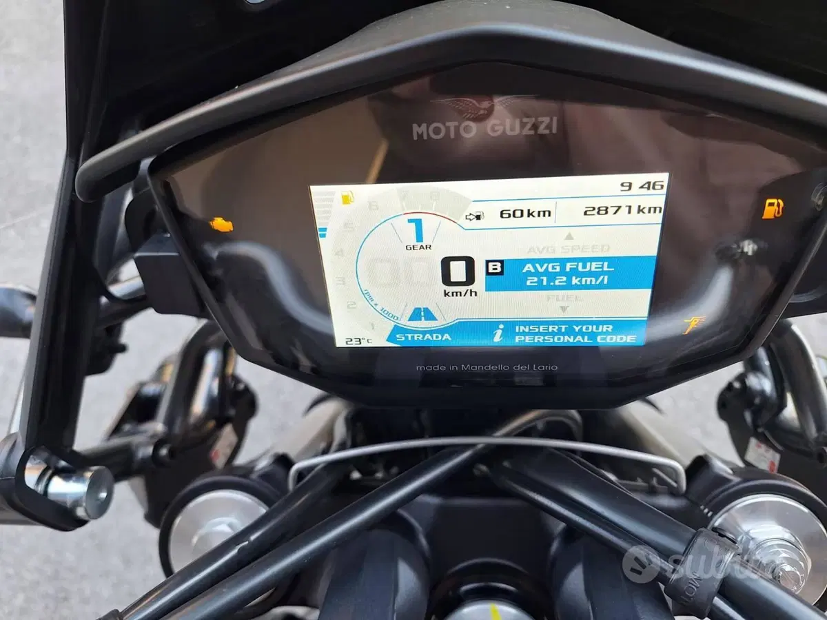 Moto Guzzi V85 TT Guardia d'Onore (2022 - 23) (2)
