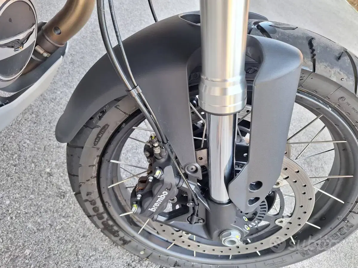 Moto Guzzi V85 TT Guardia d'Onore (2022 - 23) (3)