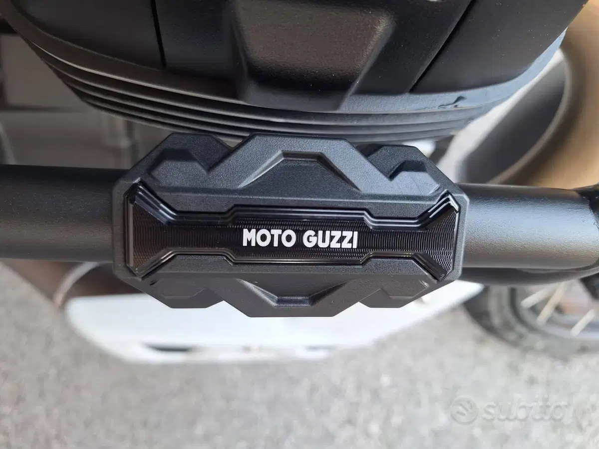 Moto Guzzi V85 TT Guardia d'Onore (2022 - 23) (4)