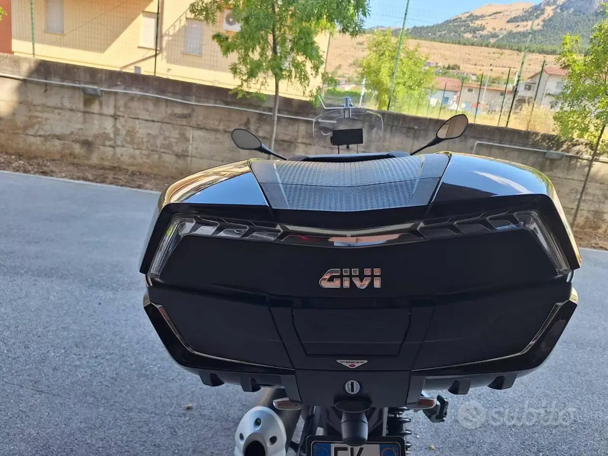 Moto Guzzi V85 TT Guardia d'Onore (2022 - 23) (5)