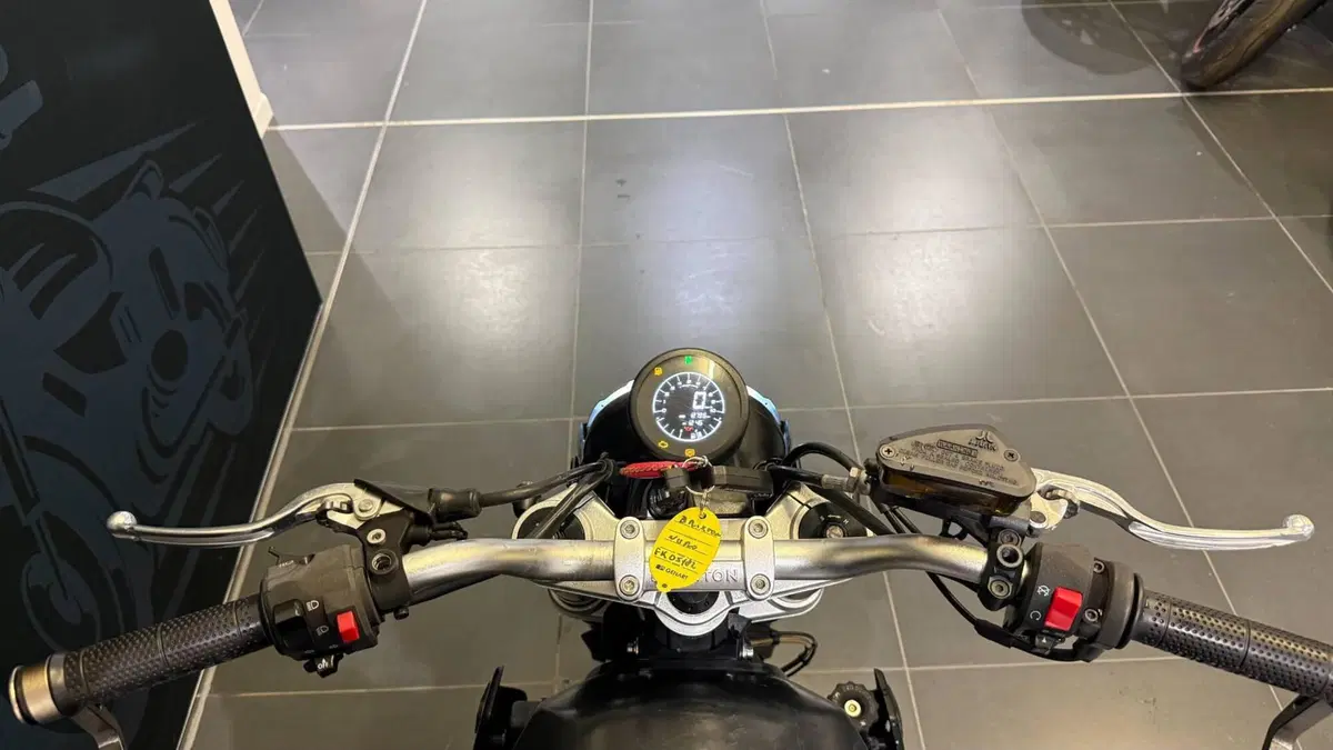 Brixton Motorcycles Crossfire 500 (2021 - 25) (4)