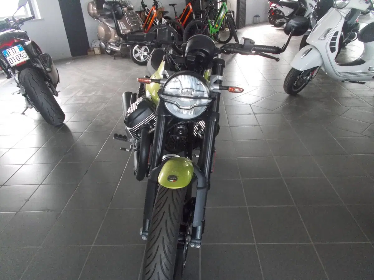 Moto Guzzi V7 Sport (2025 - 26) (2)