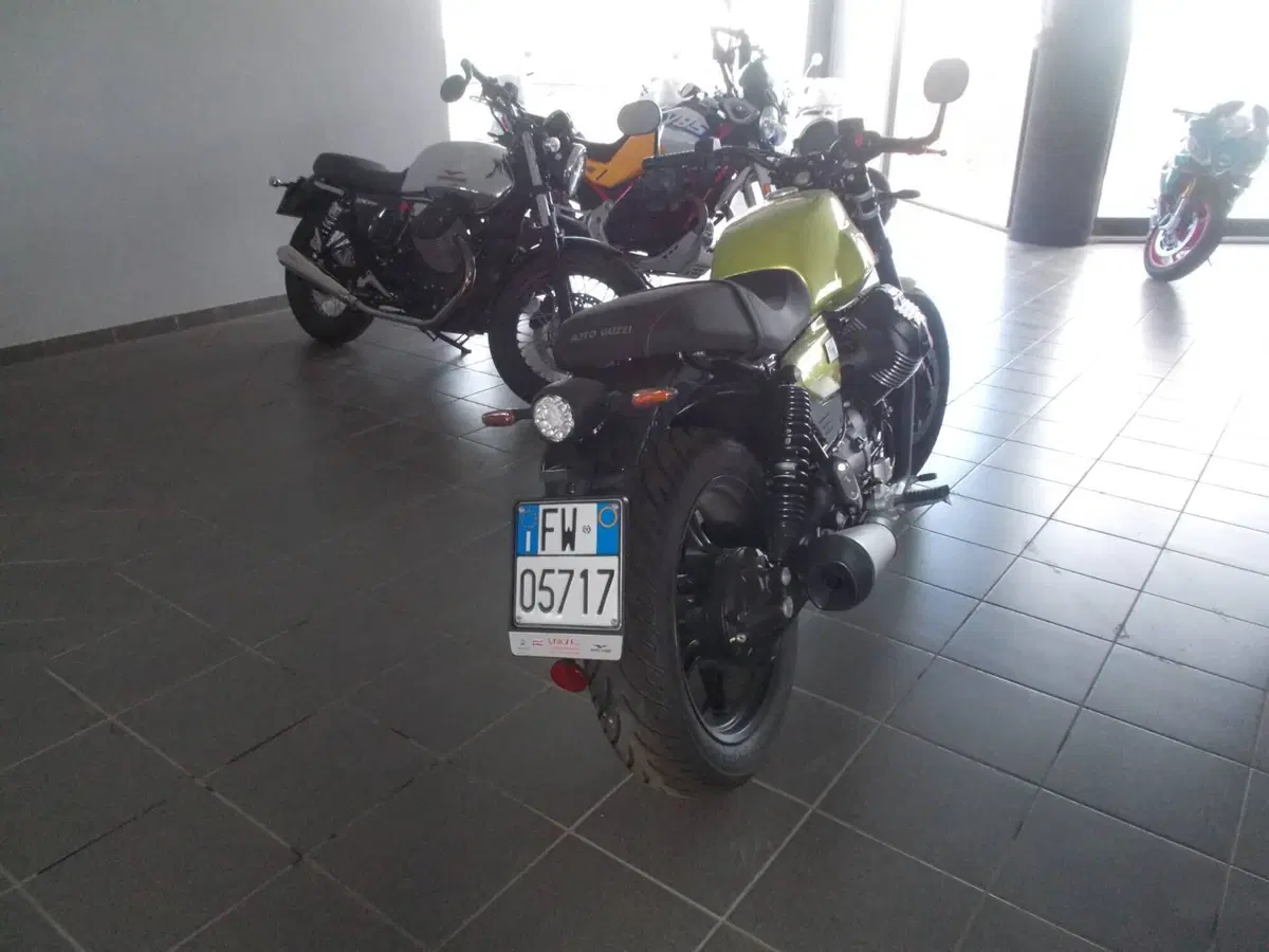 Moto Guzzi V7 Sport (2025 - 26) (3)