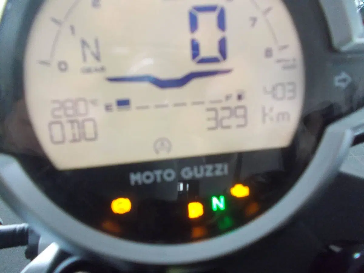 Moto Guzzi V7 Sport (2025 - 26) (4)