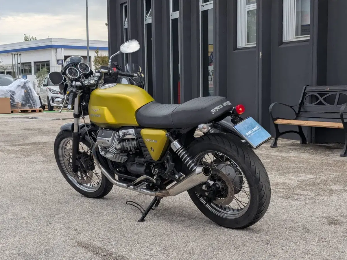 Moto Guzzi V7 Cafè Classic (2009 - 12) (4)