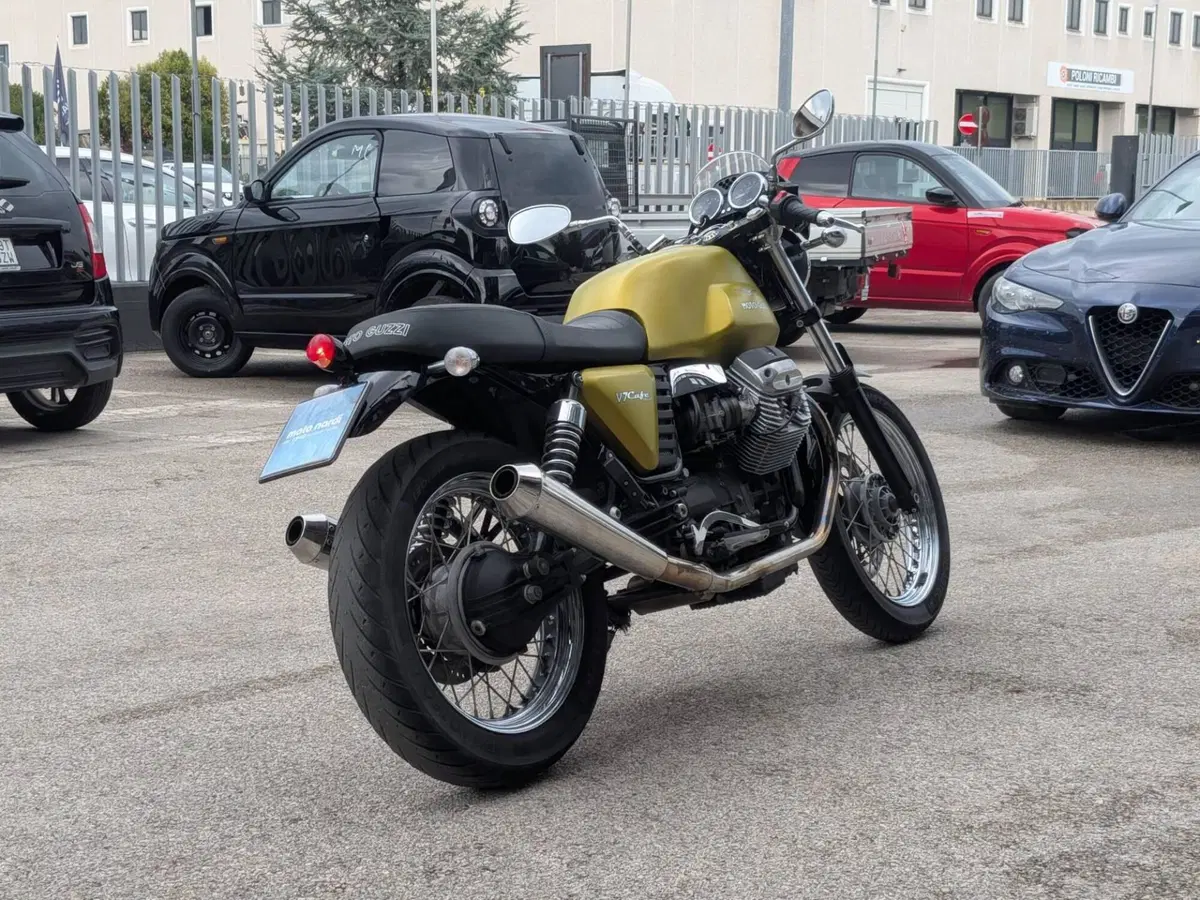 Moto Guzzi V7 Cafè Classic (2009 - 12) (5)