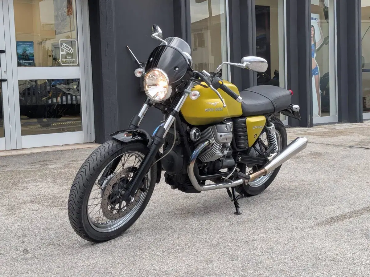 Moto Guzzi V7 Cafè Classic (2009 - 12) (6)