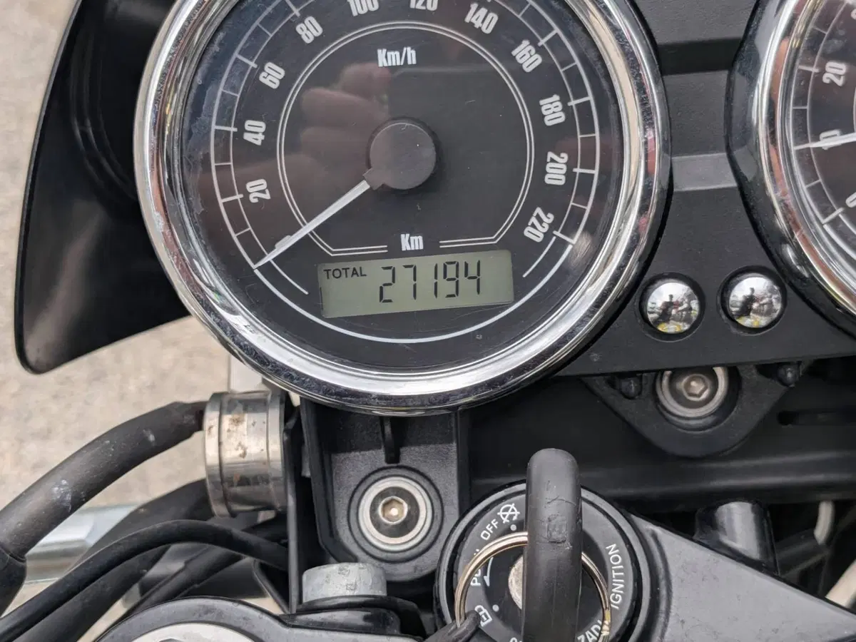 Moto Guzzi V7 Cafè Classic (2009 - 12) (9)