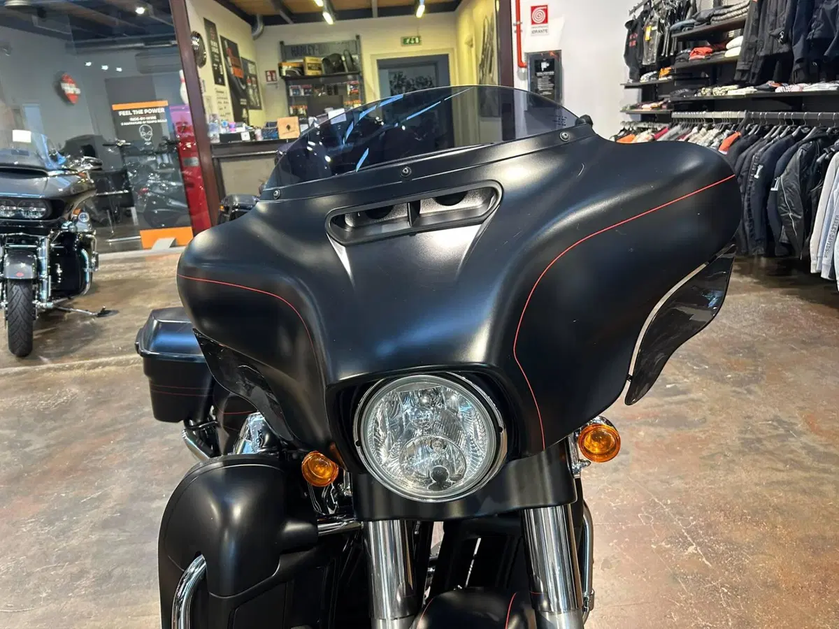 Harley-Davidson 1690 Street Glide Special (2014 - 16) - FLHX (4)
