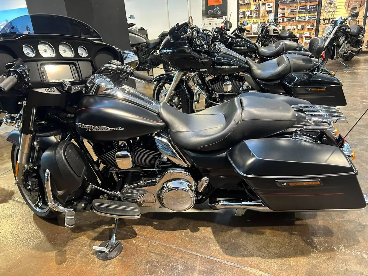 Harley-Davidson 1690 Street Glide Special (2014 - 16) - FLHX (5)
