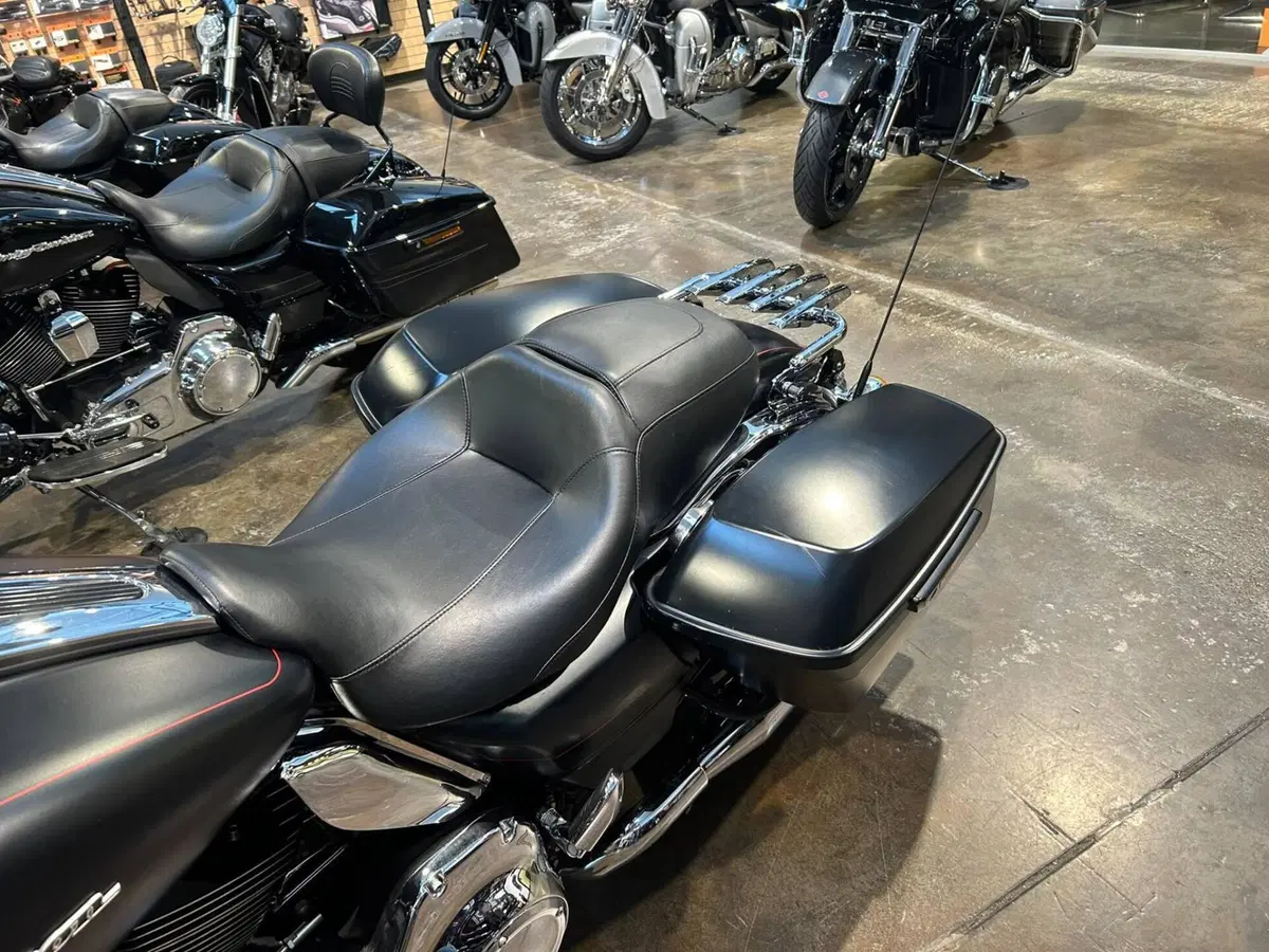 Harley-Davidson 1690 Street Glide Special (2014 - 16) - FLHX (7)