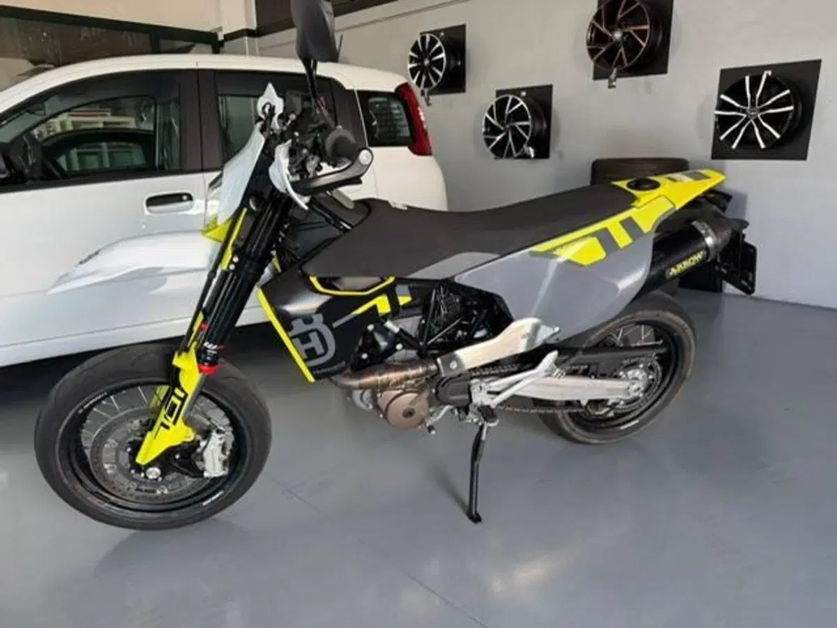Husqvarna 701 Supermoto (2023 - 25)