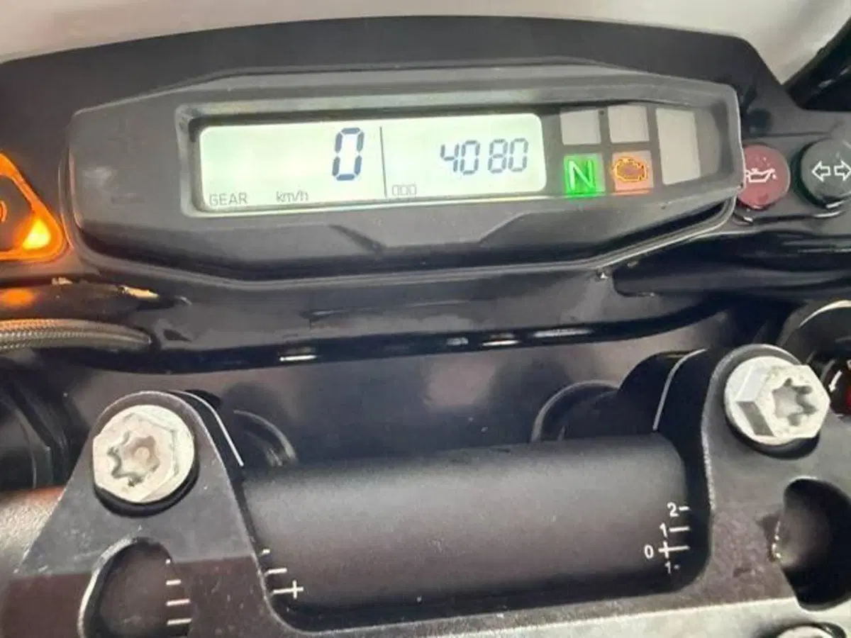 Husqvarna 701 Supermoto (2023 - 25) (5)