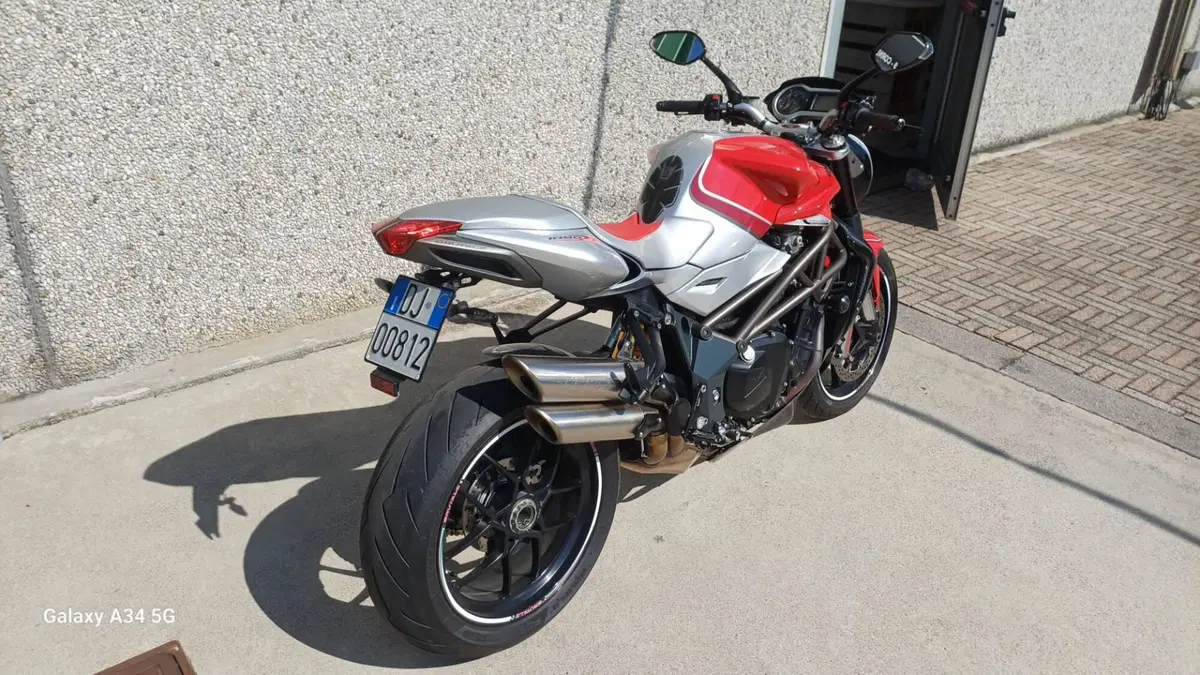 MV Agusta Brutale 1090 RR (2009 - 15) (2)